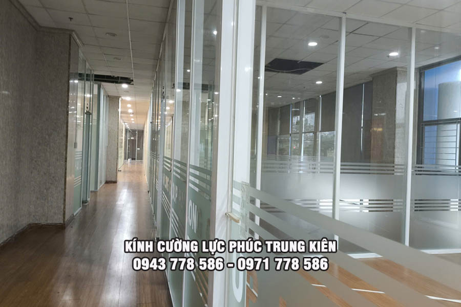 kính cường lực màu